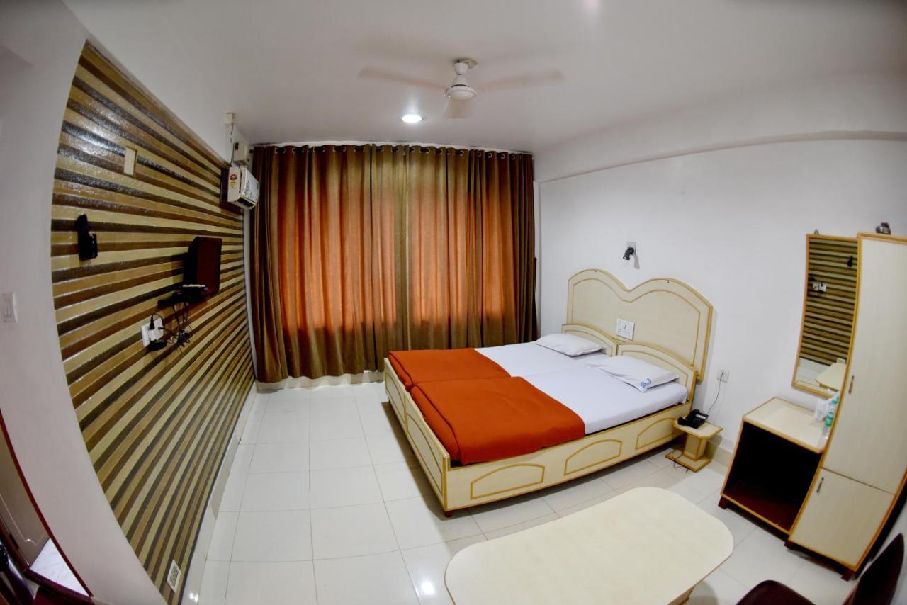 Hotel Sharada International Udupi Exteriör bild