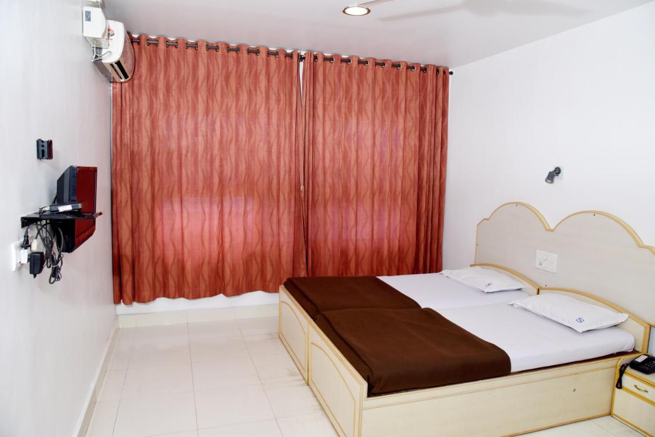 Hotel Sharada International Udupi Exteriör bild